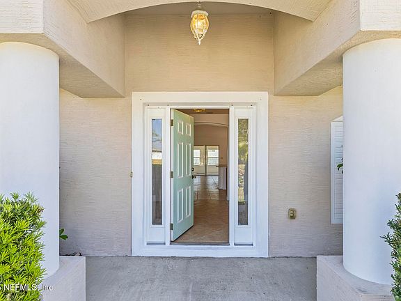 2nd image of 14 PEBBLE WOOD Lane