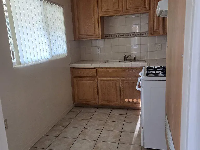 424 1/2 W Badillo St #B — Photo 3