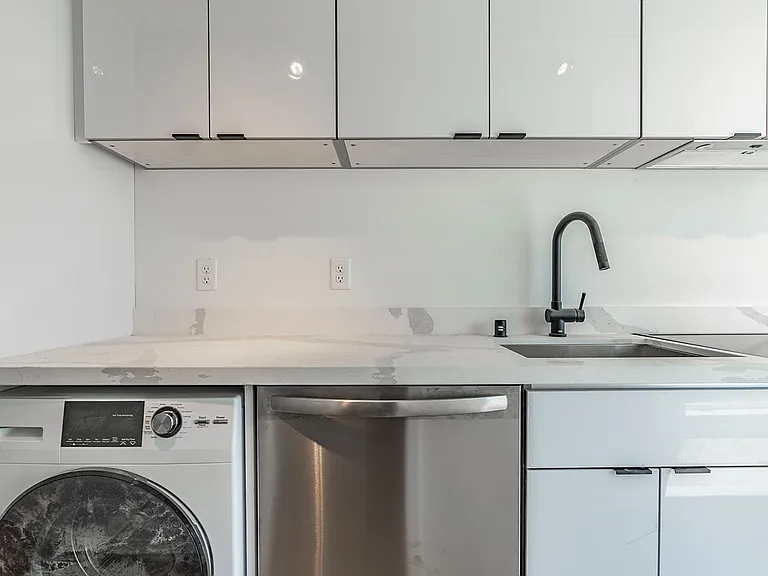 Beautiful Brand New Boutique Apartment Community — Photo 18
