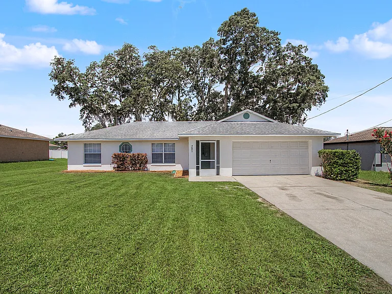 231 Oak Ln — Photo 3