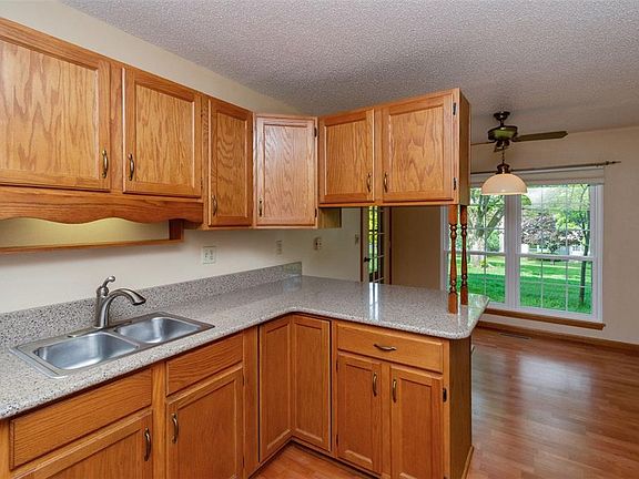 Updated Counter Top & Eat In Kitchen Area