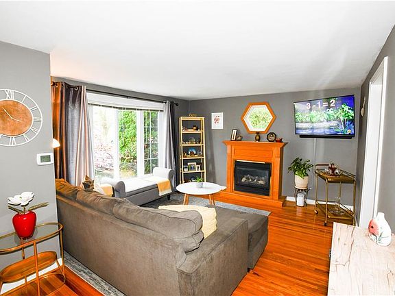 2nd image of 185 Clark St