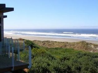 2748 Colony Cir, Bandon, OR 97411