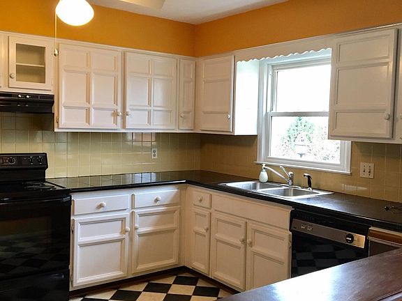 3rd image of 1442 Ashbourne Dr