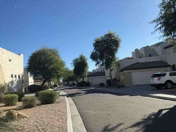 Exterior Neighborhood (street photo)