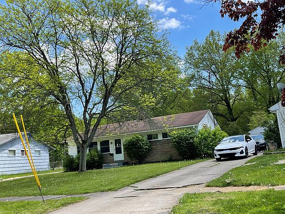 2nd image of 1927 Parkwood Dr NW