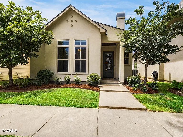 405 S Montauban Dr — Photo 3