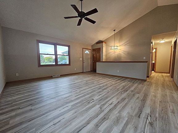 5th image of 15623 Lucena Dr