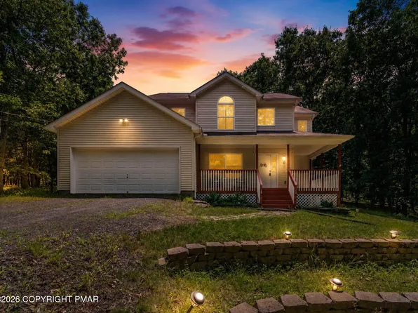 3290 Bluebird Dr, Bushkill, PA 18324