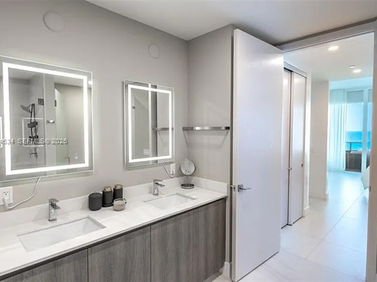 17550 Collins Ave #CU-703 — Photo 17