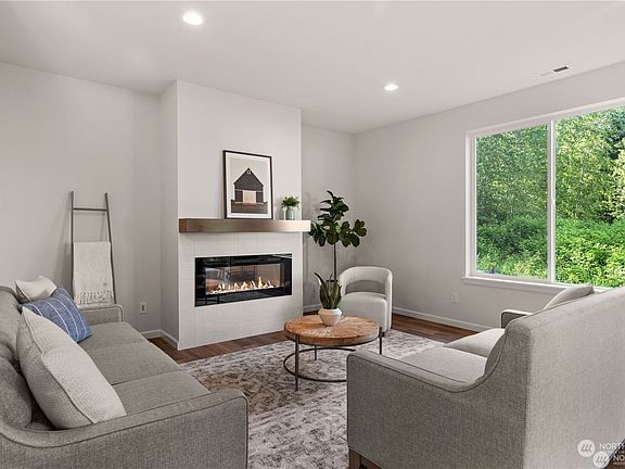 5th image of 15504 65th Avenue Ct E