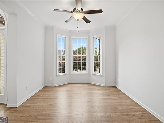 5th image of 1025 Russell Point