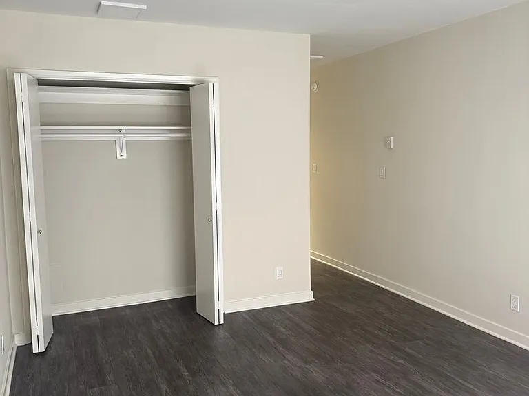 Windsor Place Apartments — Photo 17