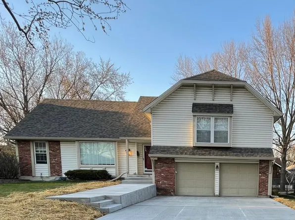 9158 W 92nd Pl, Overland Park, KS 66212
