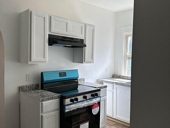 4th image of 195 Francis Ave