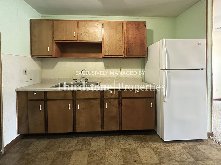1727 Lindsey Rd — Photo 6