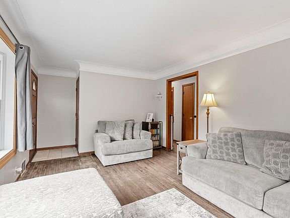 4th image of 4258 Islemount Pl