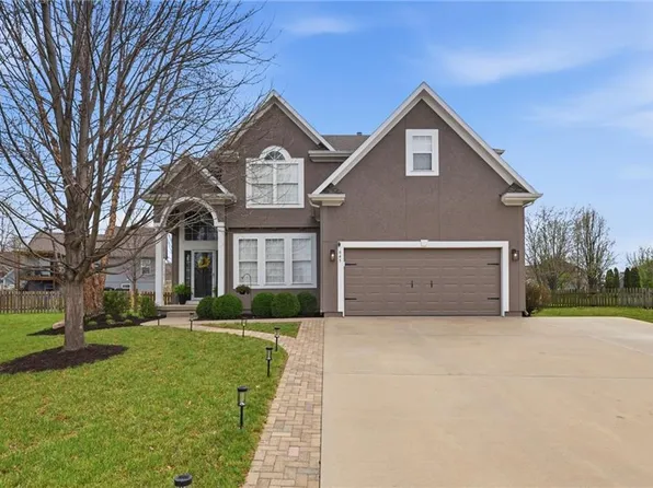 645 Pine Cir, Gardner, KS 66030