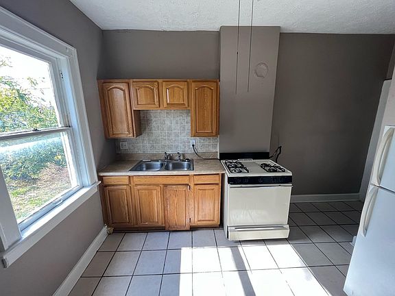 4th image of 775 Gibbard Ave