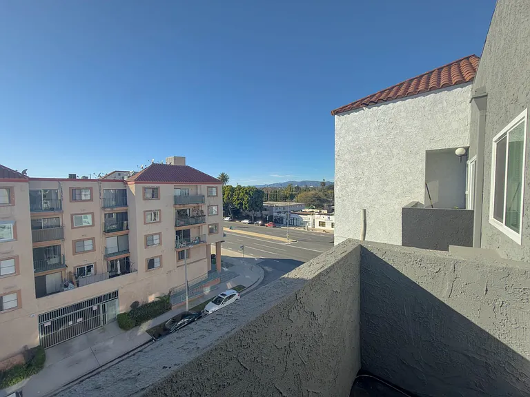 1400 Venice Blvd.- Modern Living in the Heart of Venice Renovated 2 Bedroom Units — Photo 9