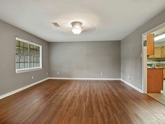 2nd image of 15283 Northwood Hills Dr