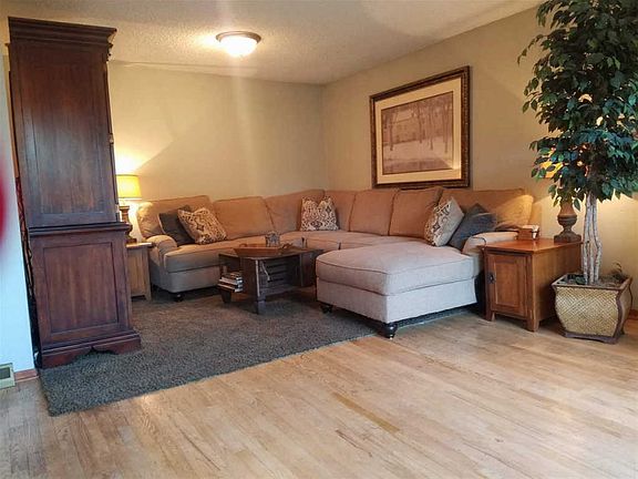 5th image of 220 Concord Dr
