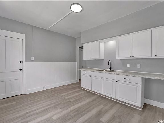 5th image of 1 Ross Ave #1LOWER