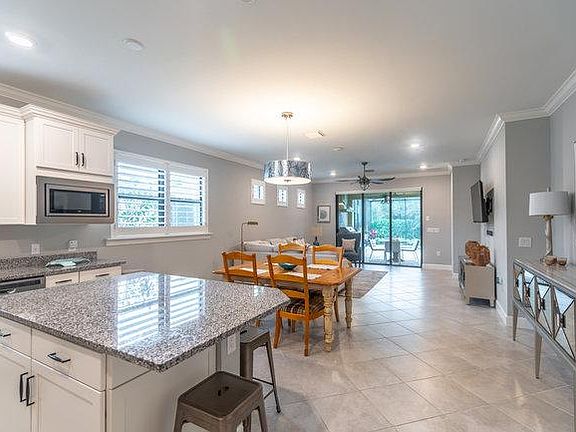 5th image of 7722 Jacaranda Ln
