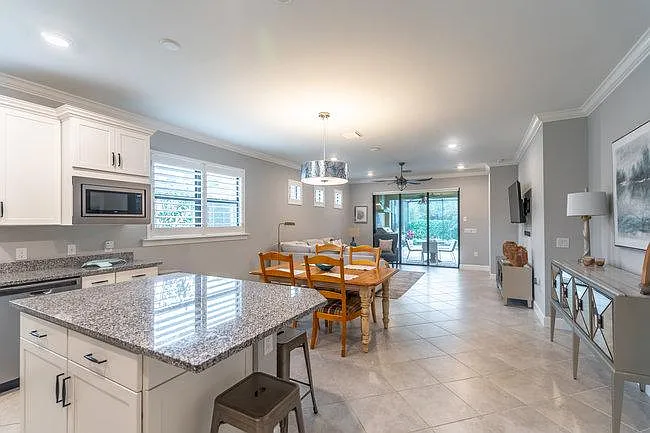 7722 Jacaranda Ln — Photo 5