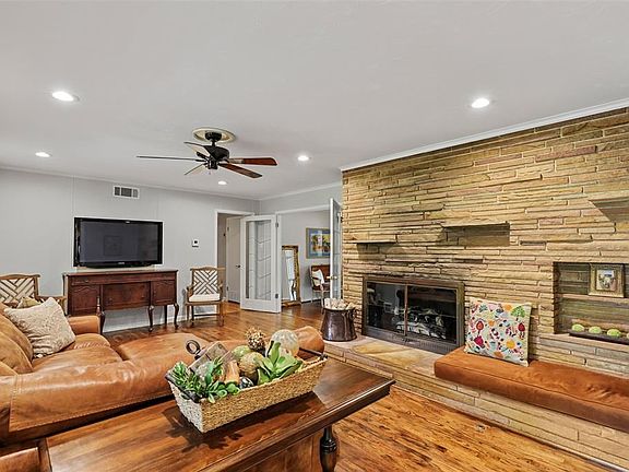 3rd image of 1662 Kessler Canyon Dr