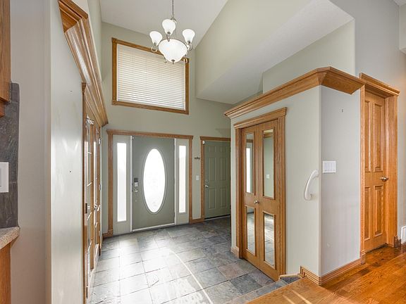 4th image of 96 Linksview Dr