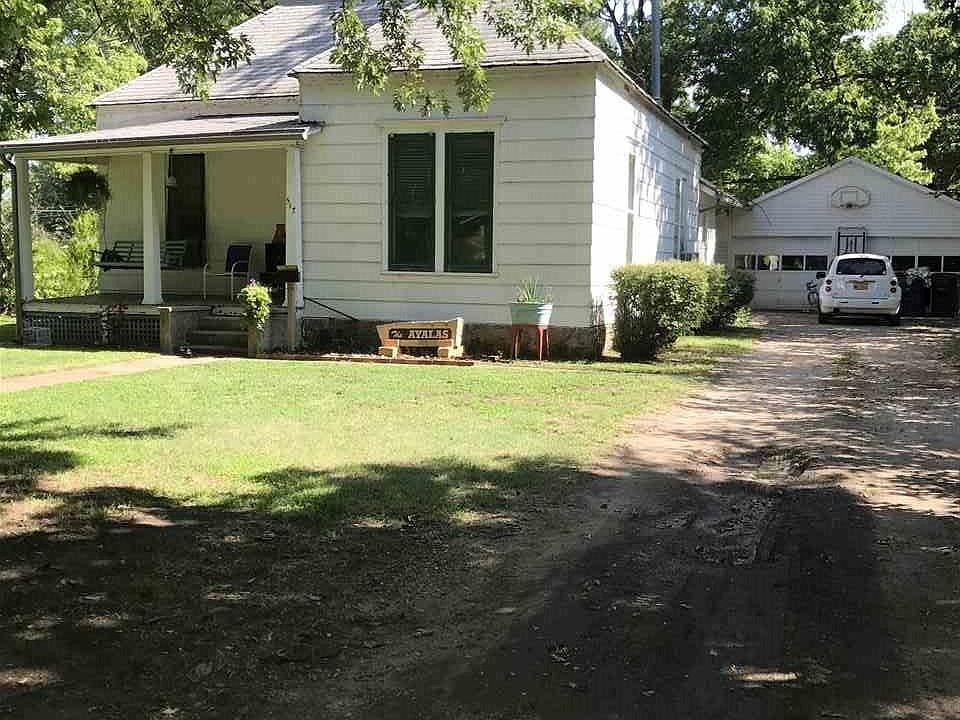 2nd image of 517 E Main St