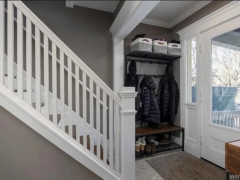 84 Manchester Pl #LOWER — Photo 2
