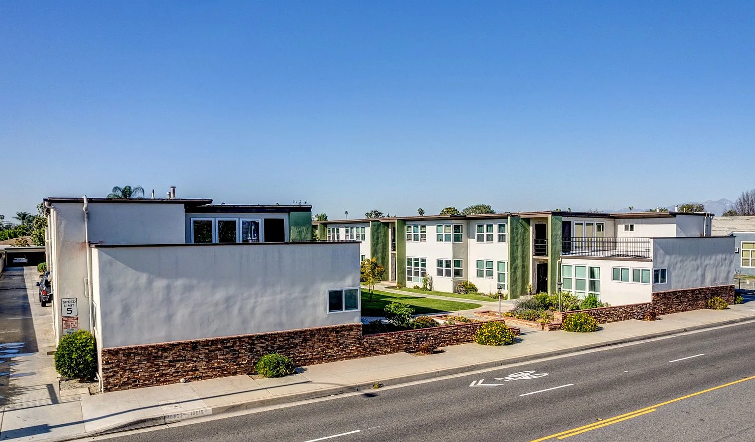 Brookshire Apts — Photo 2