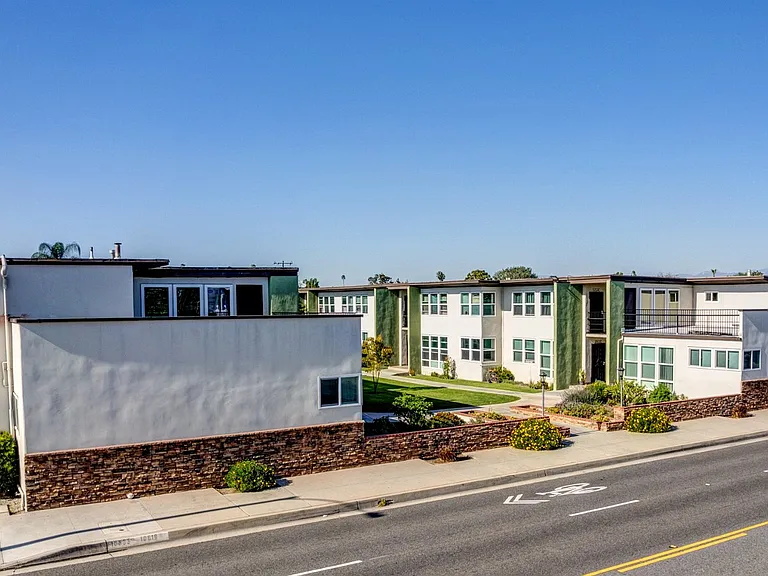 Brookshire Apts — Photo 2