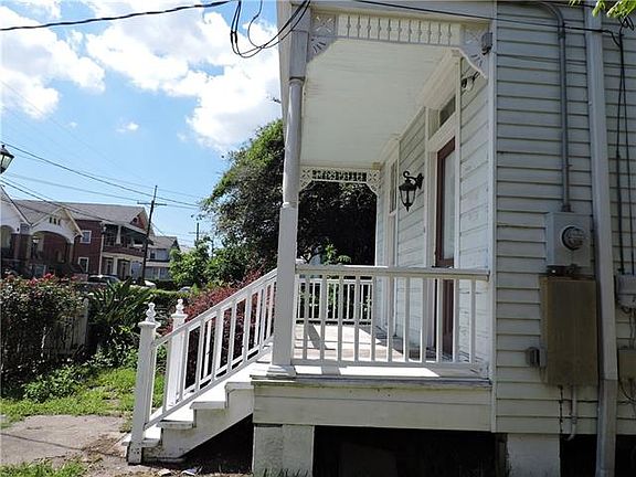 4th image of 636 Seguin St