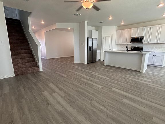 4th image of 1012 Longleaf Ln
