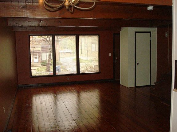 3rd image of 908 Maybelle St NE