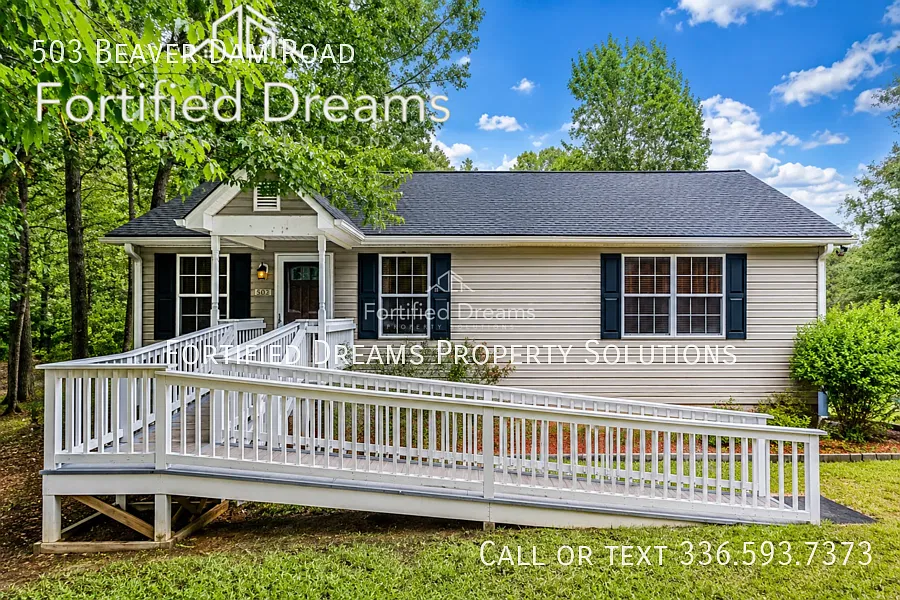 Peaceful Living in Downtown Liberty! — Photo 1