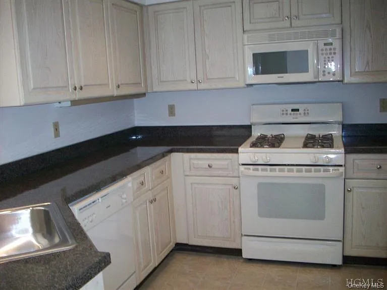 517 Half Moon Bay Dr — Photo 14