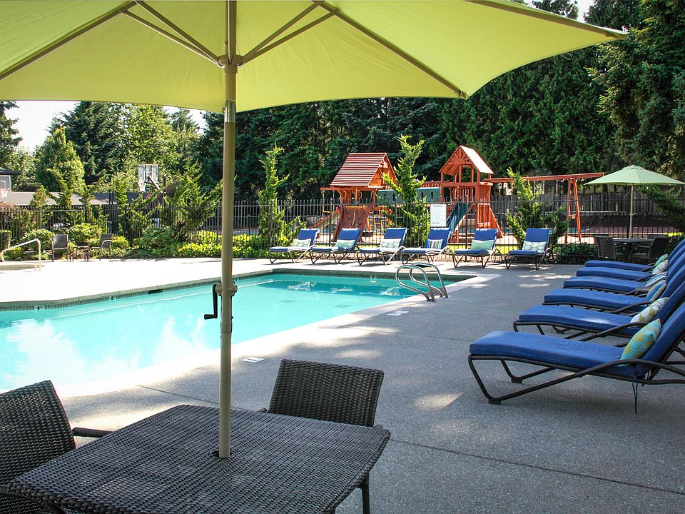Community Swimming Pool ; Puyallup WA Apartments For Rent ; Willow Hill