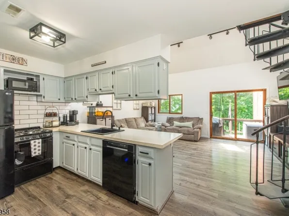 2 Steamboat Dr, Vernon Twp., NJ 07462