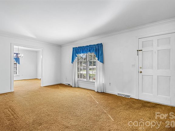 4th image of 1910 13th St NE
