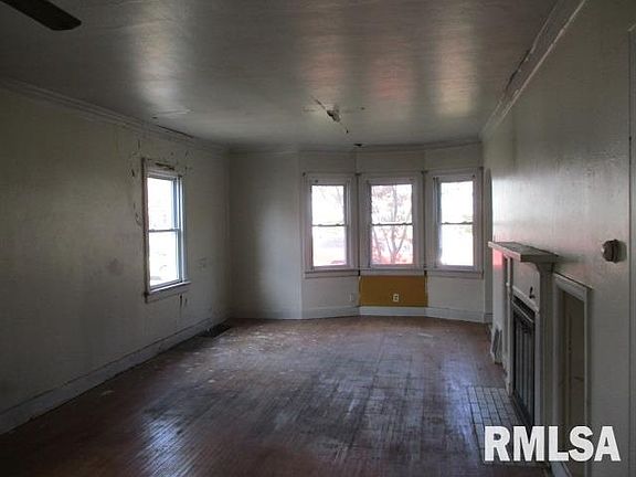 2nd image of 1006 E Corrington Ave