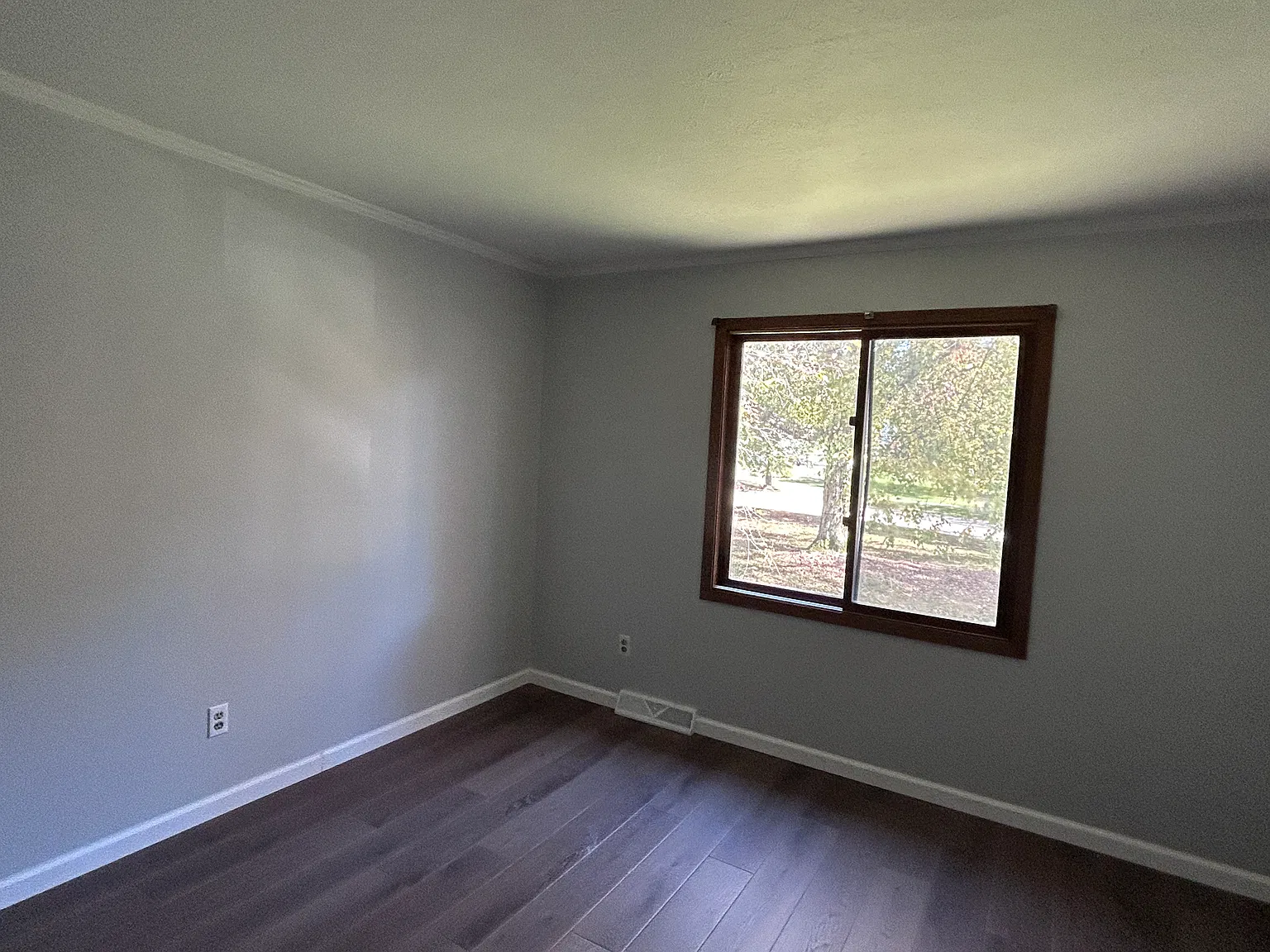 5 bed, 2500 sqft, $2,900 — Photo 4