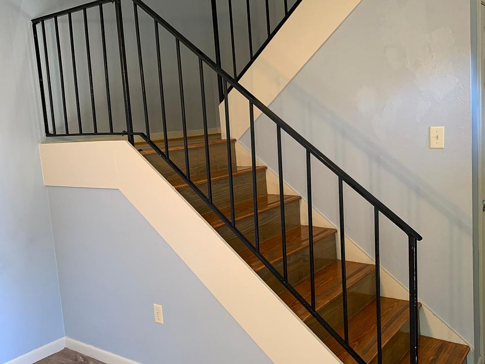 1st image of 1826 Fox Run Dr APT 3