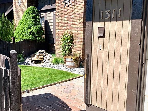 3rd image of 1311 Laurel Dr