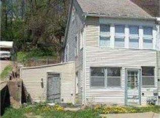 941 High Bluff St, Dubuque, IA 52001