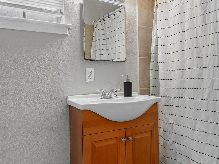 203 E Anderson Ave #A — Photo 18