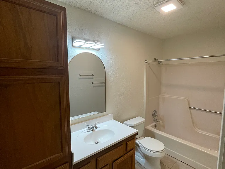 13139 Temple Cir — Photo 10